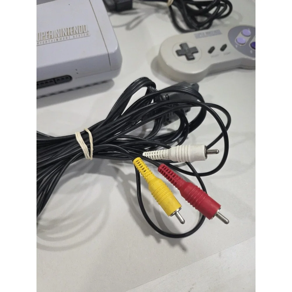 Super Nintendo Jr. Junior SNES Console -SNS-101 Model- Tested - With Controller